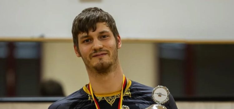 Tobi ist deutscher Meister im Langen Schwert Tobi ist deutscher Meister im Langen Schwert